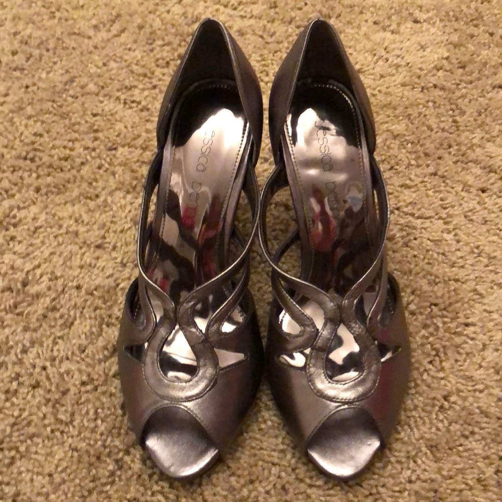 Grey metallic peep toe pump